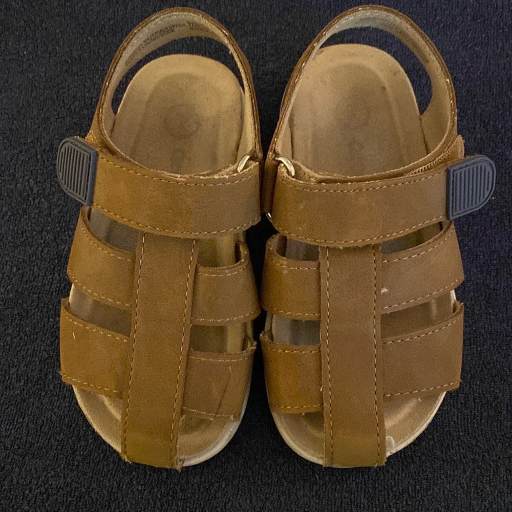 Cat & Jack boys sandals. Size 7.